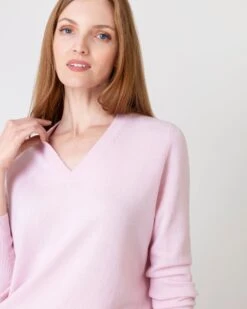 Cydney Boyfriend V-Neck Sweater In Pale Pink Cashmere 10 Cydney Boyfriend V-Neck Sweater In Pale Pink Cashmere -HERNO || ULLA JOHNSON || A.P.C. Shop S64944 5