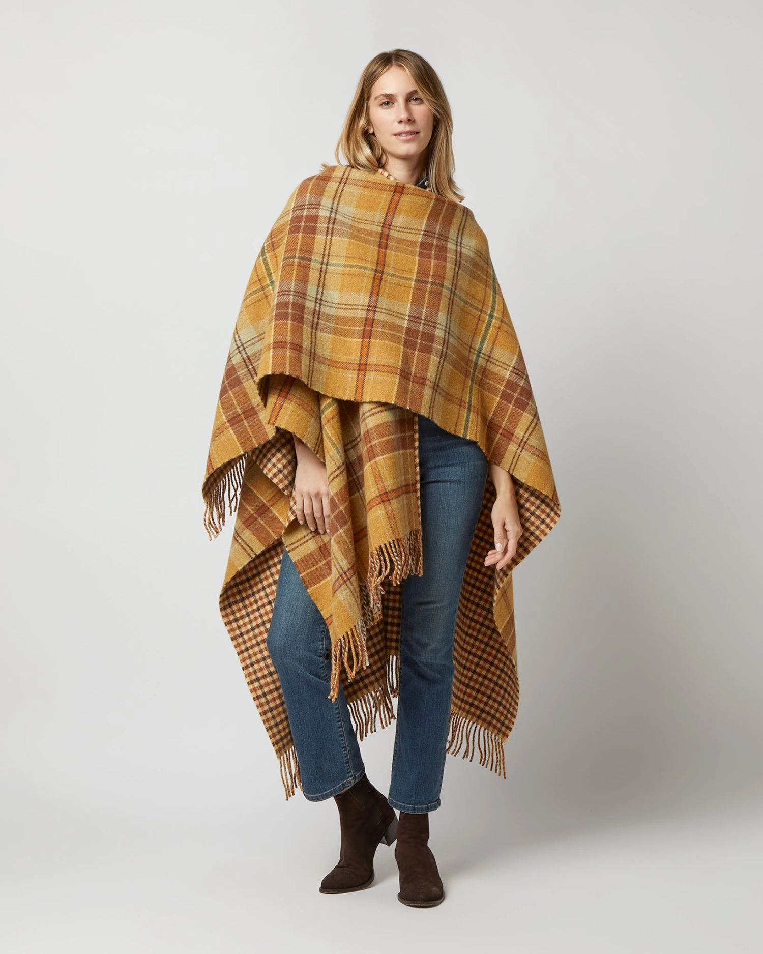 Reversible Lambswool Cape In Camel Tweed/Camel Gunclub 2 Reversible Lambswool Cape In Camel Tweed/Camel Gunclub - Image 2